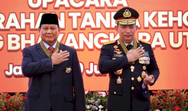 Menhan-Prabowo-Subianto-Terima-Penghargaan-Tanda-Kehormatan-Bintang-Bhayangkara-Utama-Polri